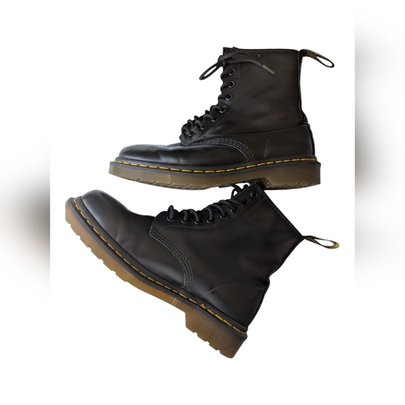 Combat Boots- Dr. Martens 1460 Originals- Unisex 8W-7M. Slip-Resistant - Picture 7 of 17